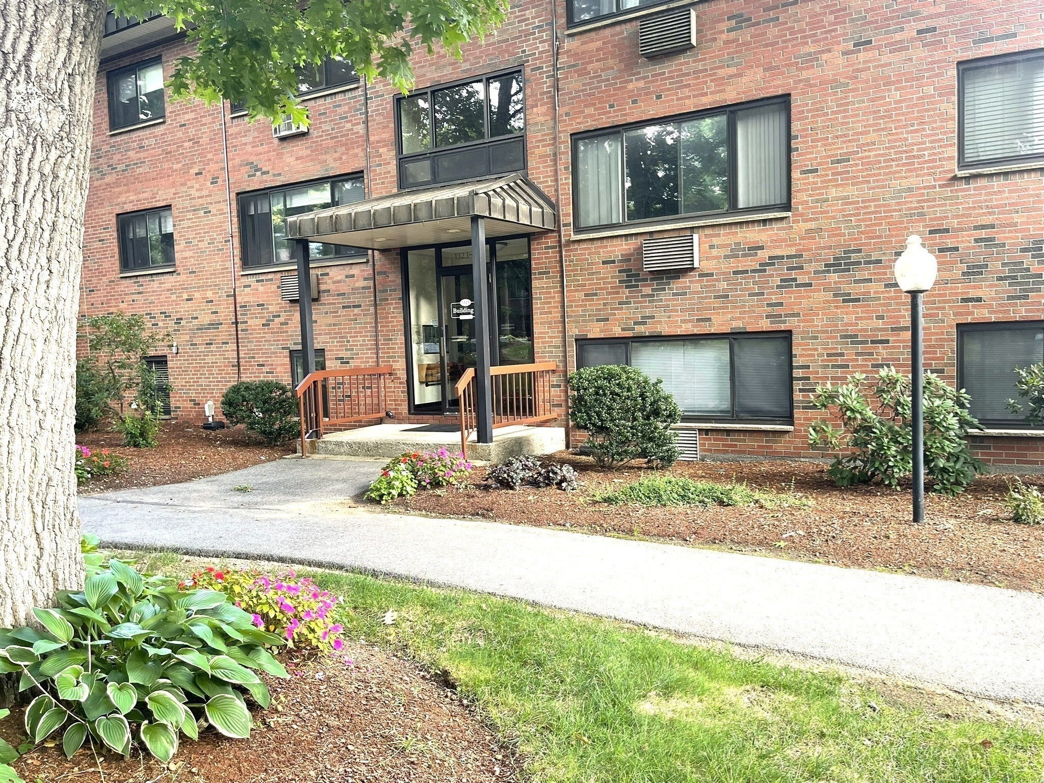 Click for 1323 Worcester Rd #E7, Framingham, MA slideshow
