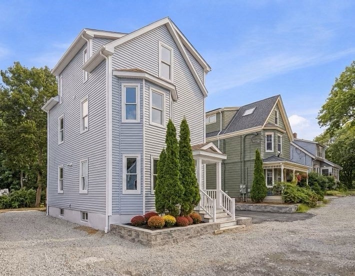 Photo of 2 Summer Street Pl, Arlington, MA