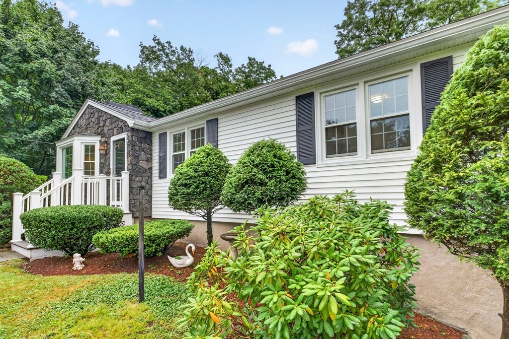 25 Gray Ter, Bedford, MA Photo #40