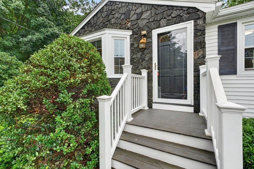 25 Gray Ter, Bedford, MA Photo #3