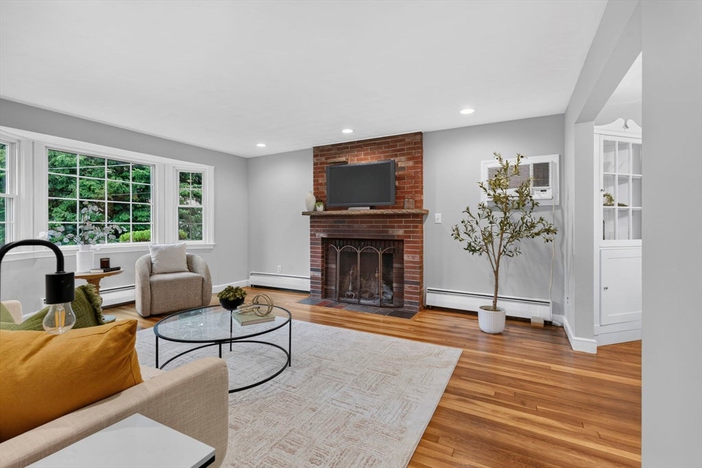 25 Gray Ter, Bedford, MA Photo #6