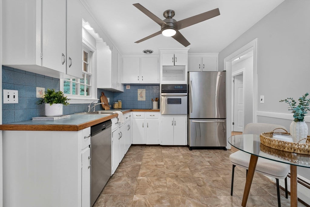 25 Gray Ter, Bedford, MA Photo #18