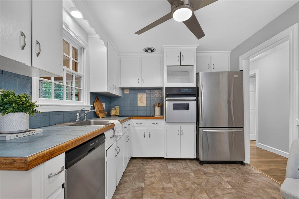 25 Gray Ter, Bedford, MA Photo #17