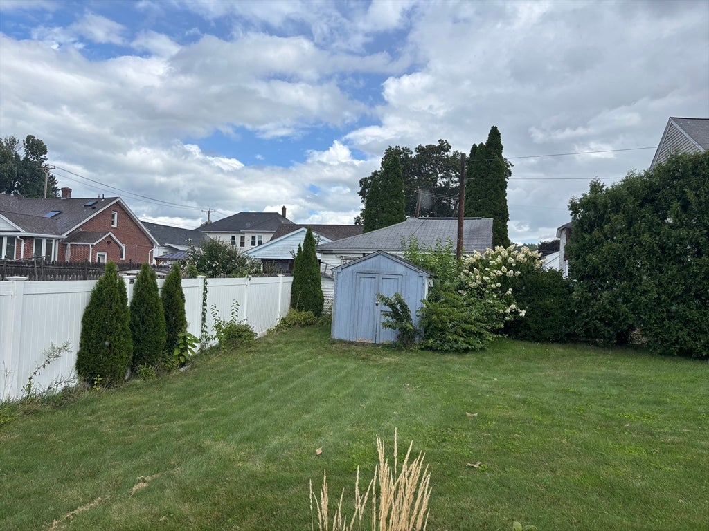 16 Kaveney St, Chicopee, MA Photo #10