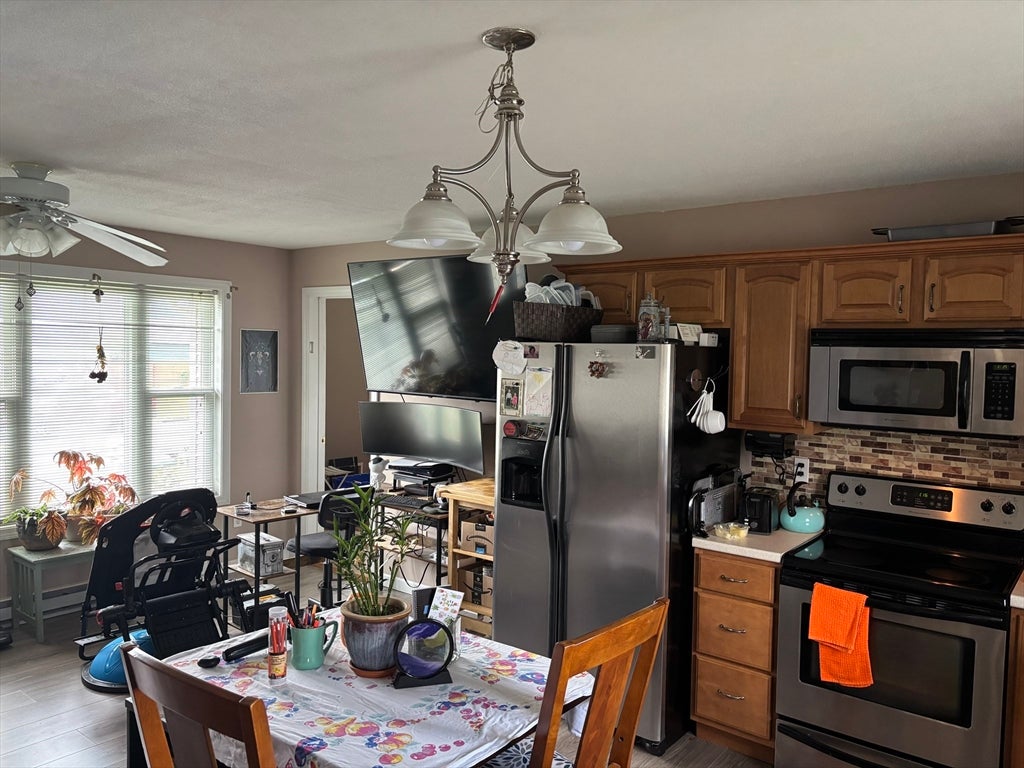16 Kaveney St, Chicopee, MA Photo #23