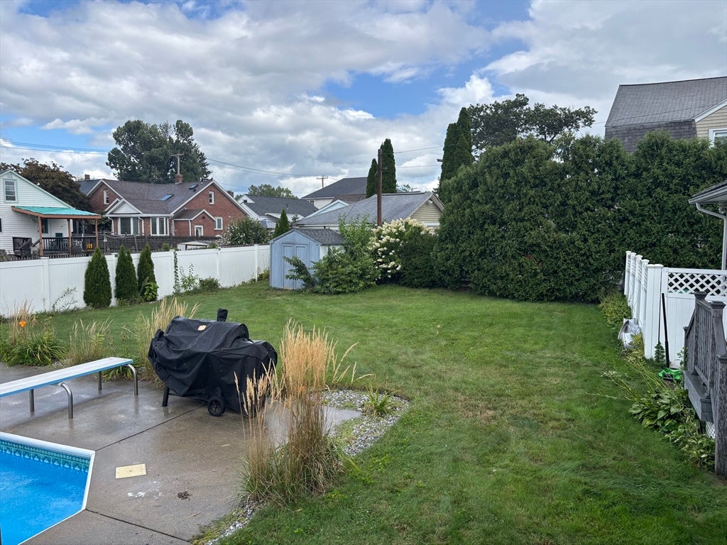 16 Kaveney St, Chicopee, MA Photo #8