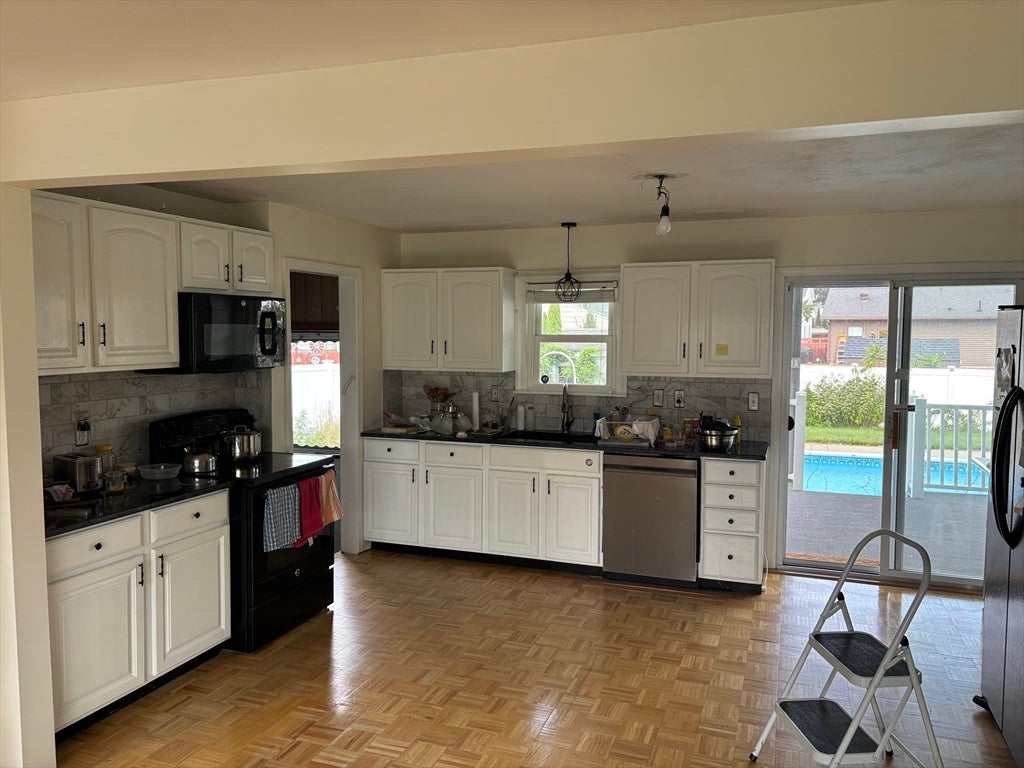 16 Kaveney St, Chicopee, MA Photo #13