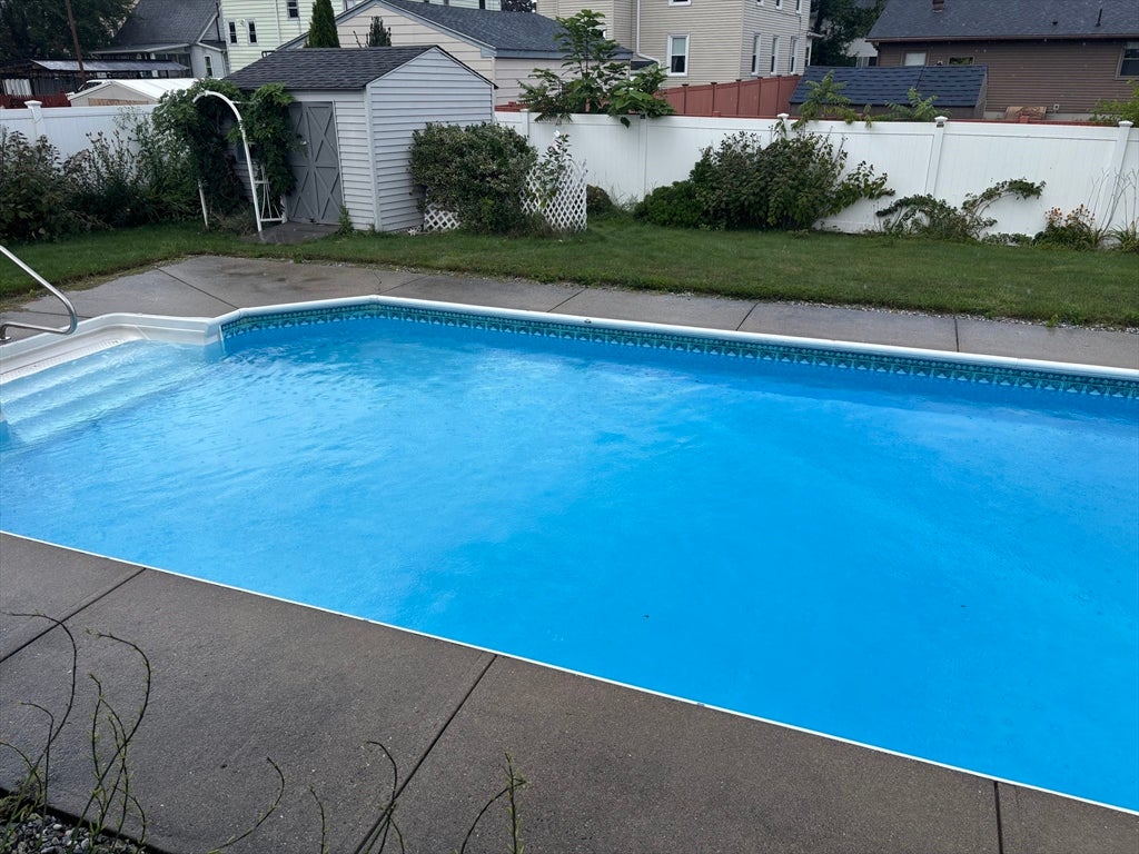 16 Kaveney St, Chicopee, MA Photo #7