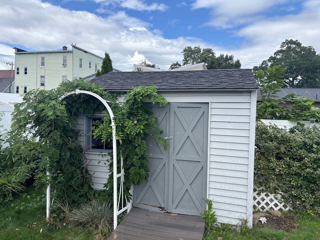 16 Kaveney St, Chicopee, MA Photo #12