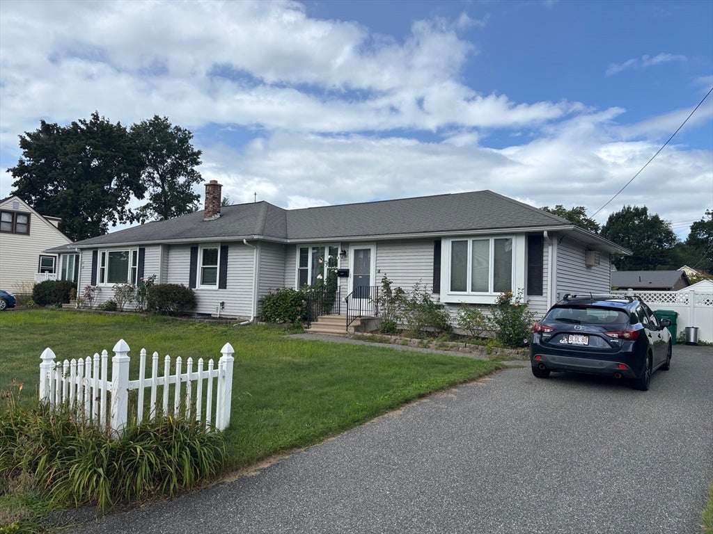 16 Kaveney St, Chicopee, MA Photo #4