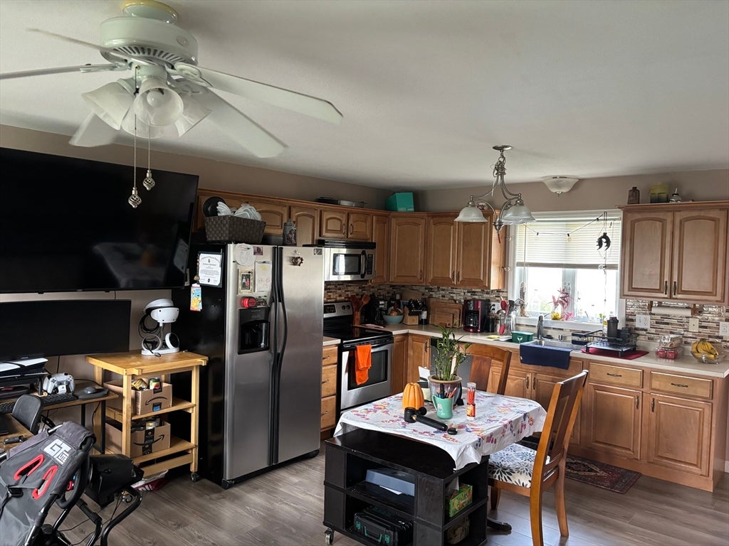 16 Kaveney St, Chicopee, MA Photo #22
