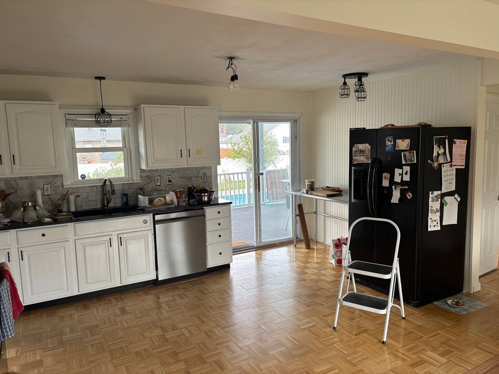 16 Kaveney St, Chicopee, MA Photo #14