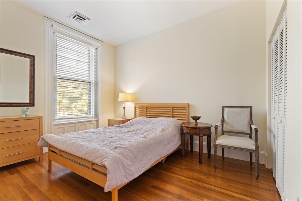 298 Commonwealth Ave 201