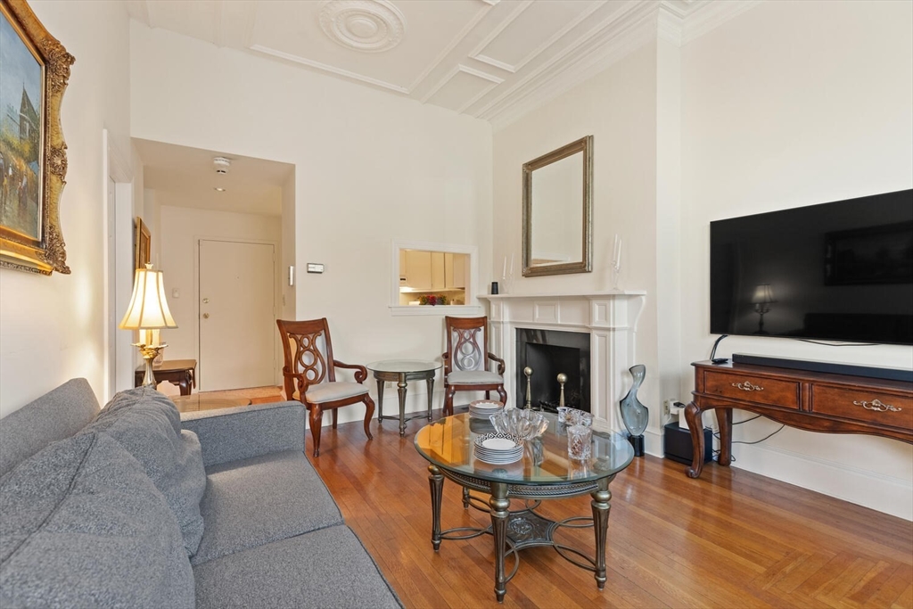 298 Commonwealth Ave 201