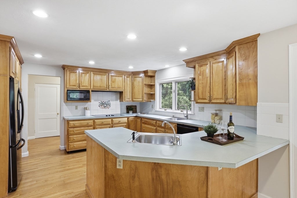 106 Concord Rd, Bedford, MA, 106 Concord Rd, Bedford, MA Photo #8