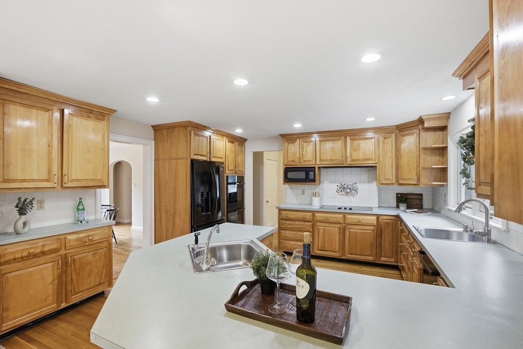 106 Concord Rd, Bedford, MA, 106 Concord Rd, Bedford, MA Photo #6