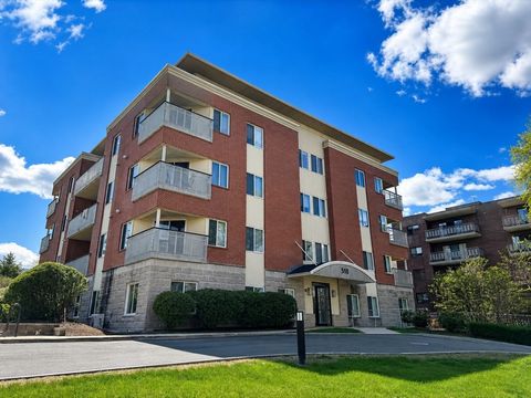 Photo of 310 Hammond Pond Pkwy #401, Brookline, MA 02467 (MLS # 73511799)