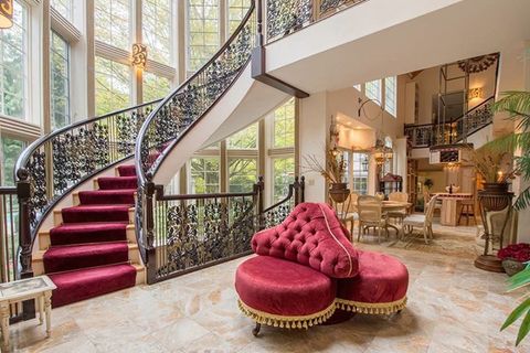 87 East Holland Road Brimfield MA 01566