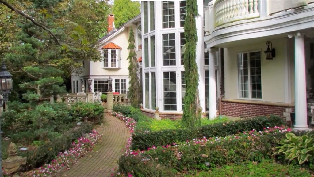 87 East Holland Road