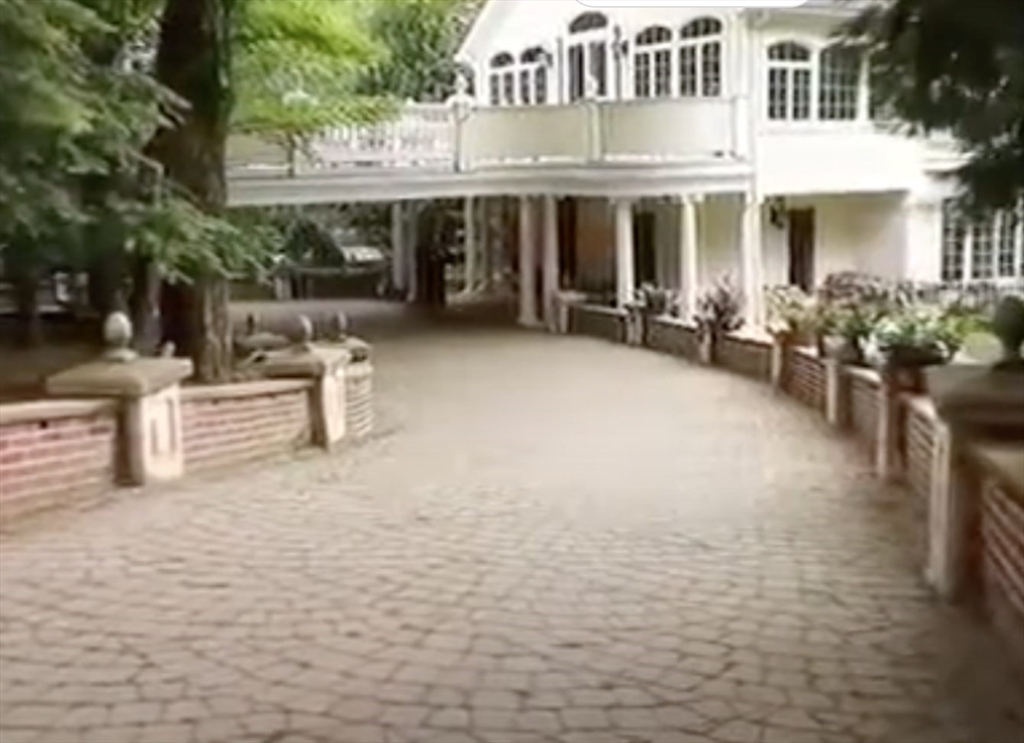 87 East Holland Road