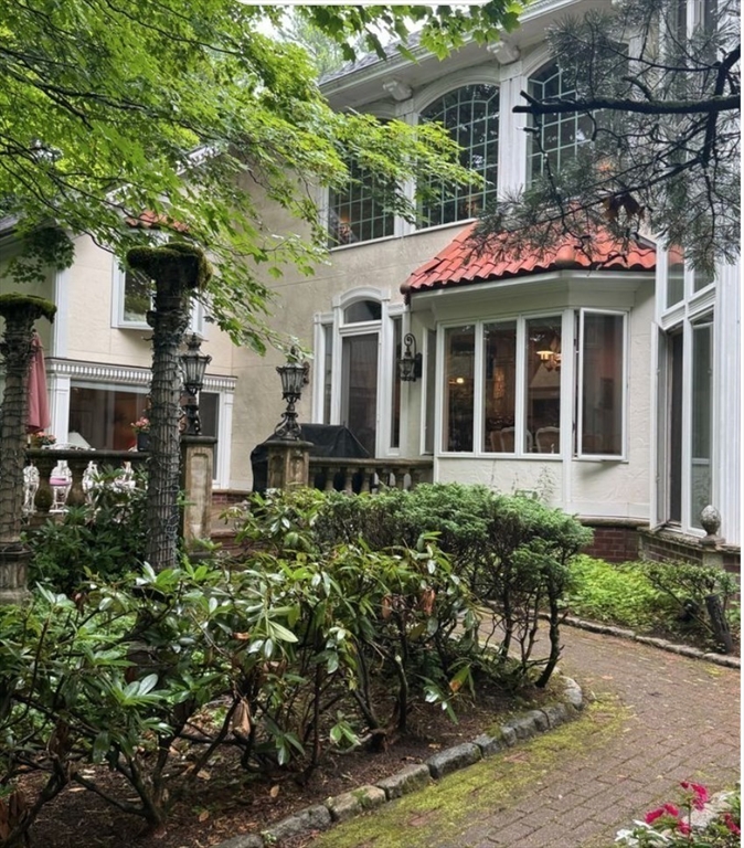 87 East Holland Road