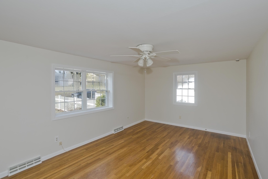 192 Gardens Dr, Springfield, MA Photo #8