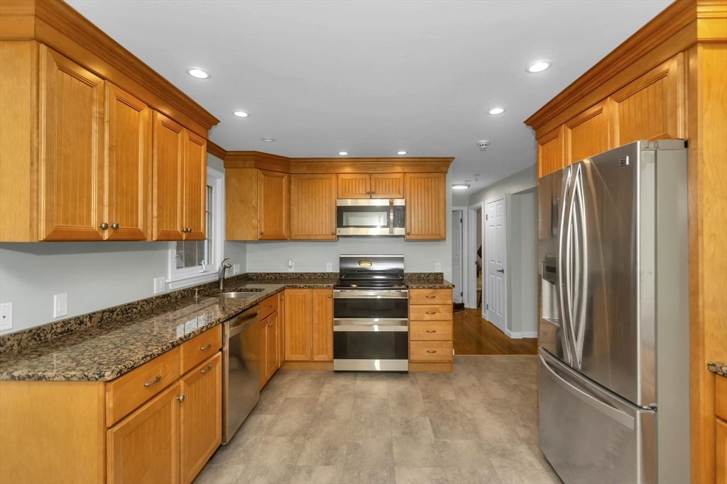 192 Gardens Dr, Springfield, MA Photo #12