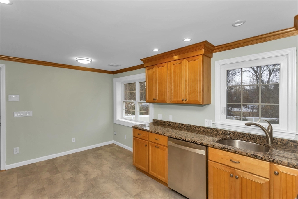 192 Gardens Dr, Springfield, MA Photo #11