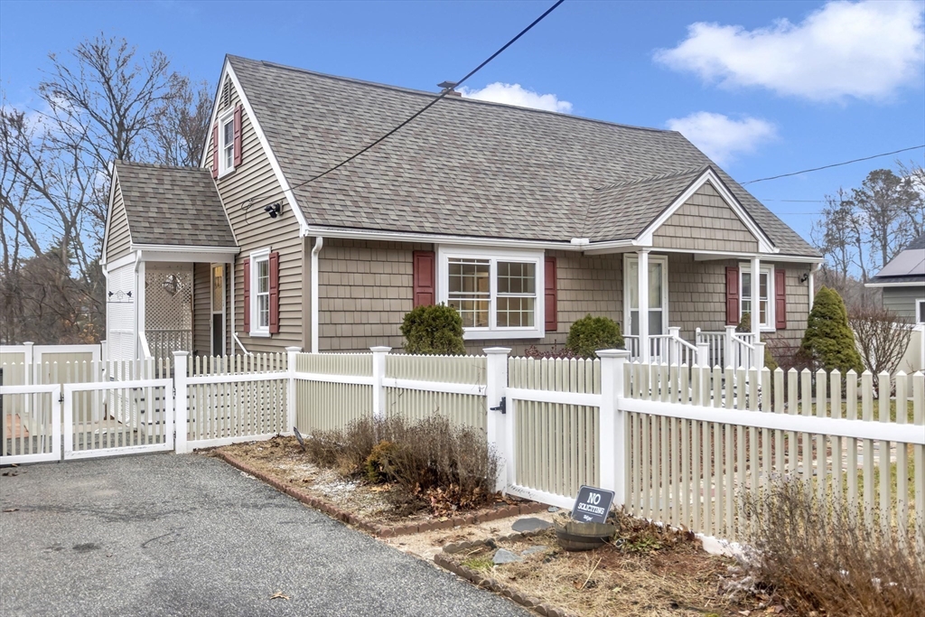192 Gardens Dr, Springfield, MA Photo #4