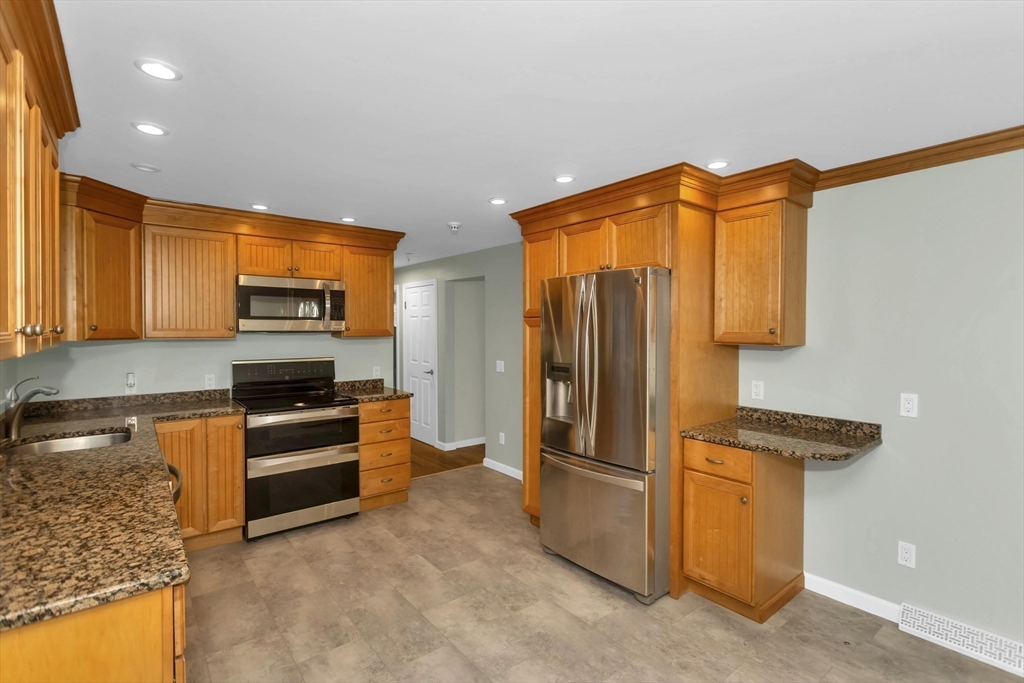 192 Gardens Dr, Springfield, MA Photo #9