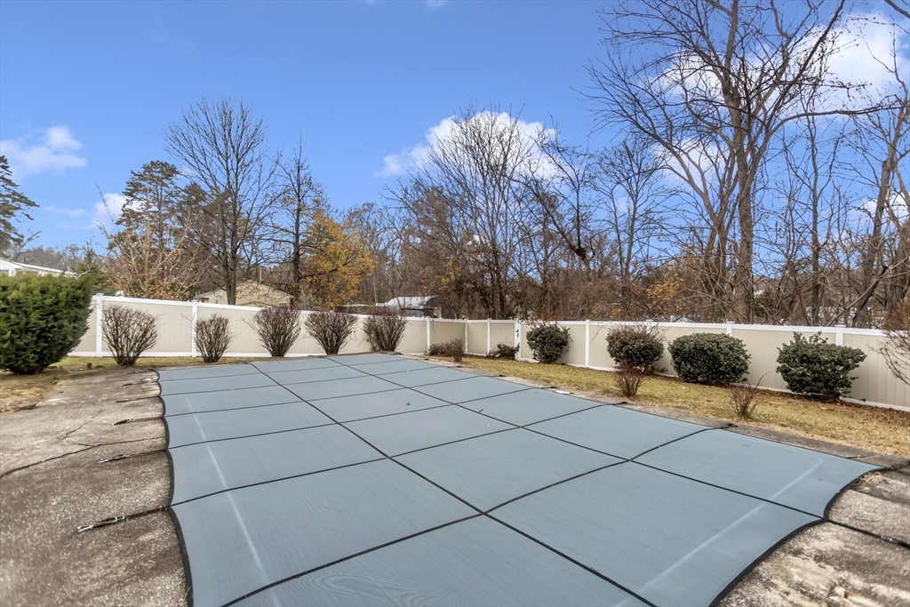 192 Gardens Dr, Springfield, MA Photo #5