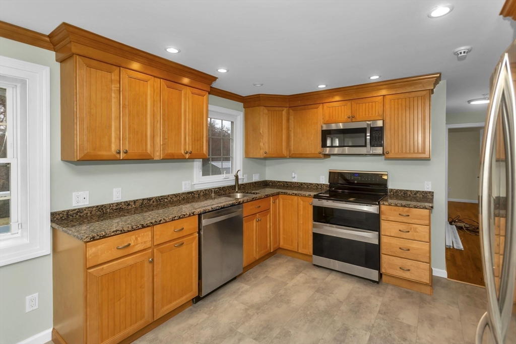 192 Gardens Dr, Springfield, MA Photo #10