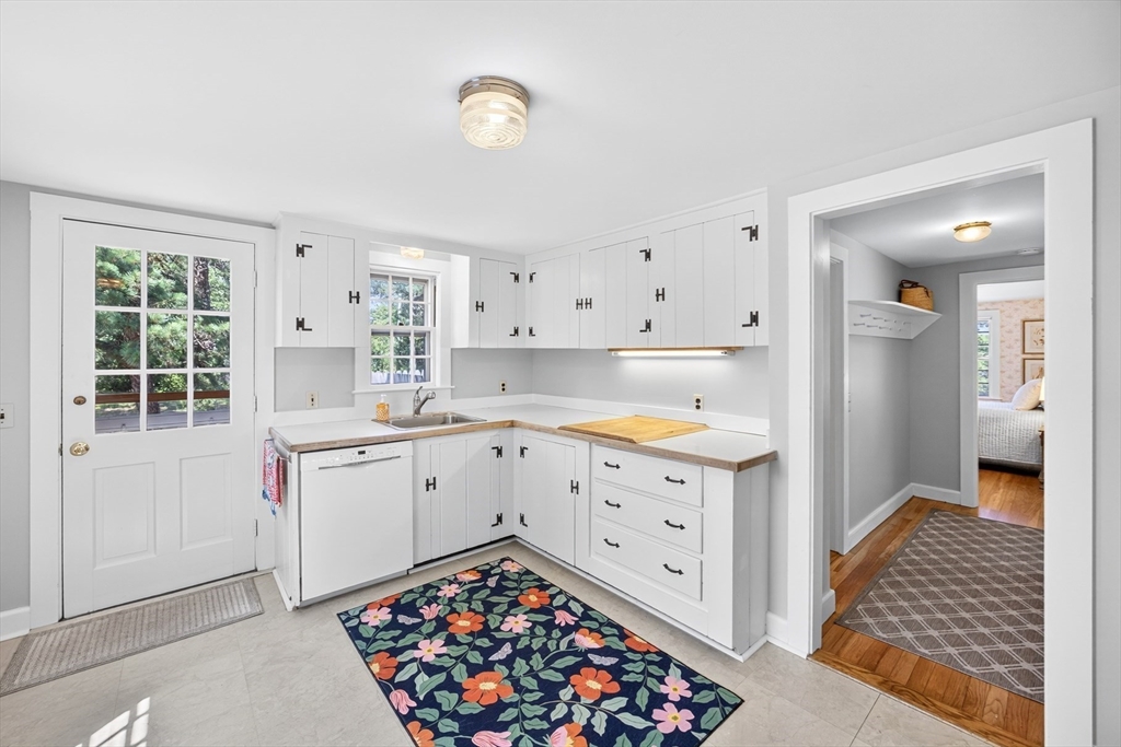 Harwich, Massachusetts 02671, United States, 4 Bedrooms Bedrooms, ,2 BathroomsBathrooms,Residential,Active,170610