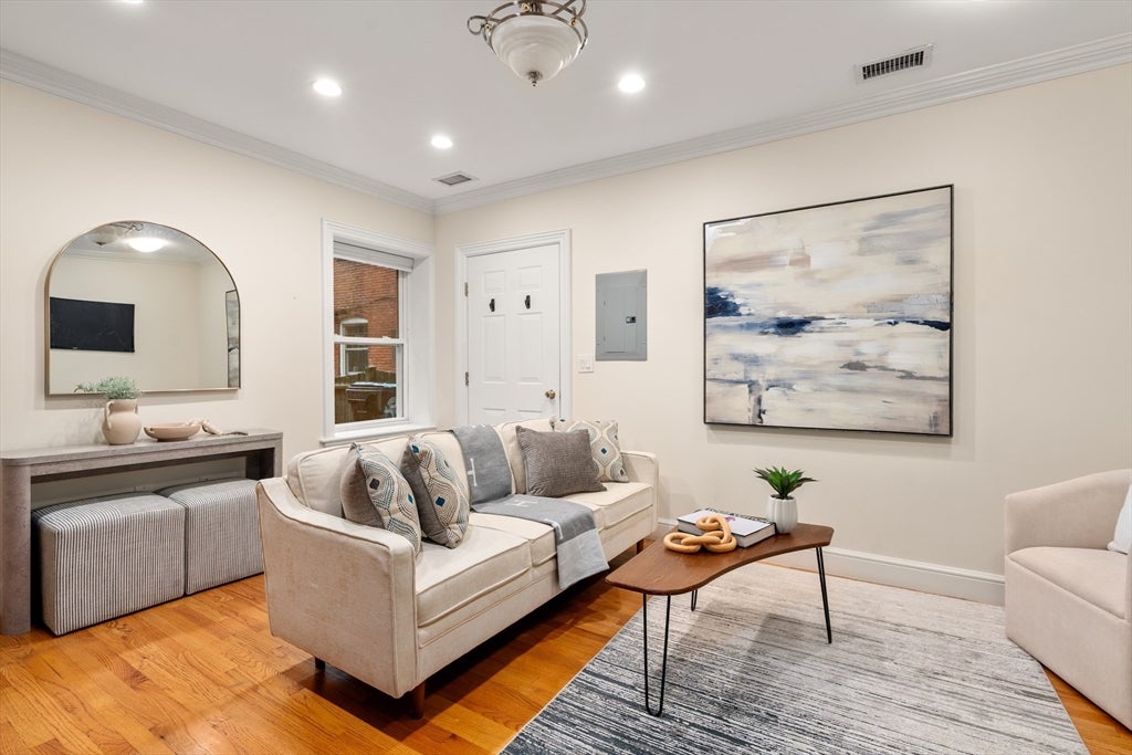 1724 Beacon St #1, Brookline, MA Photo #6