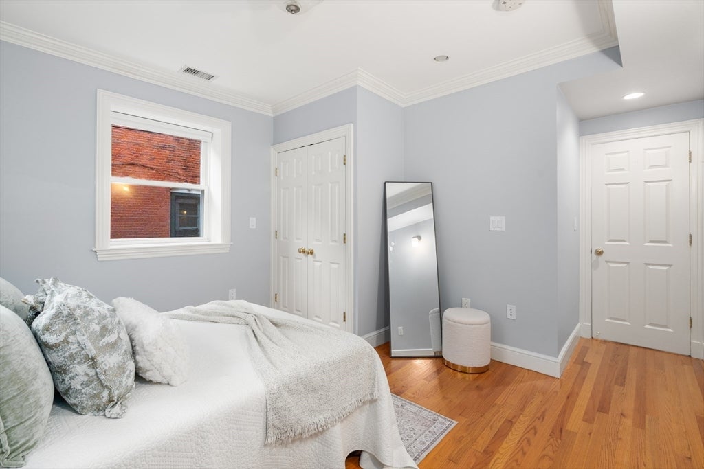 1724 Beacon St #1, Brookline, MA Photo #9