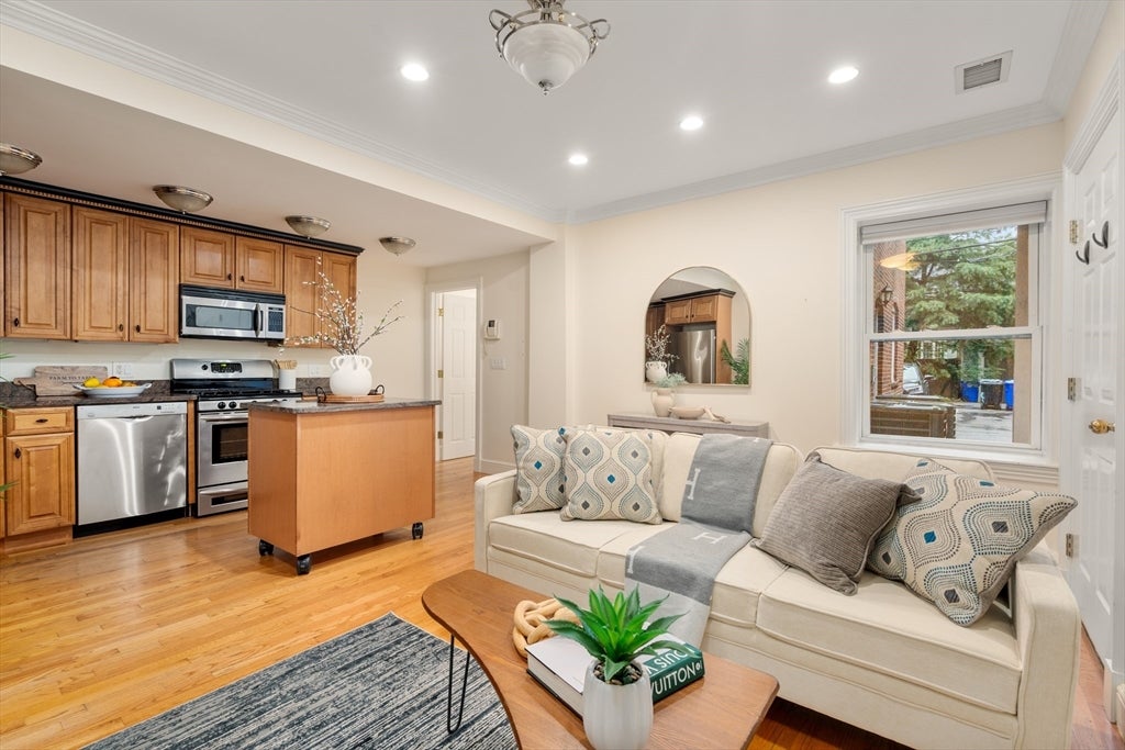 1724 Beacon St #1, Brookline, MA Photo #1