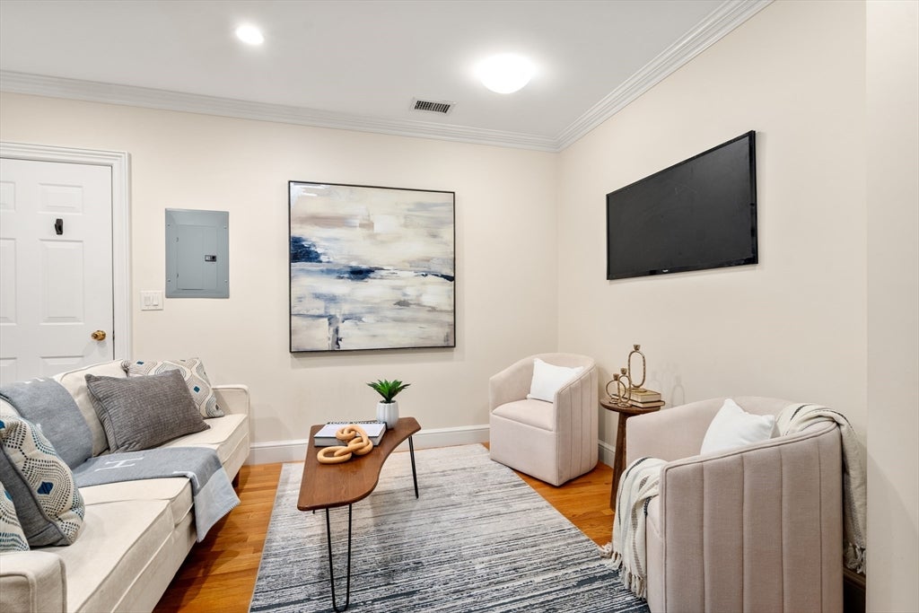 1724 Beacon St #1, Brookline, MA Photo #7