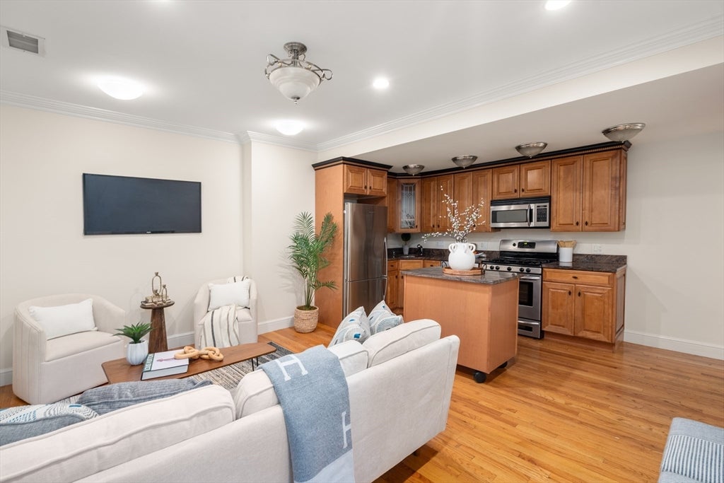 1724 Beacon St 1