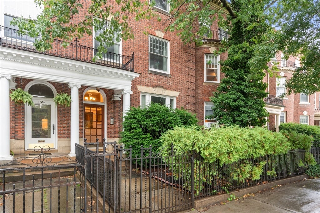 1724 Beacon St #1, Brookline, MA Photo #16