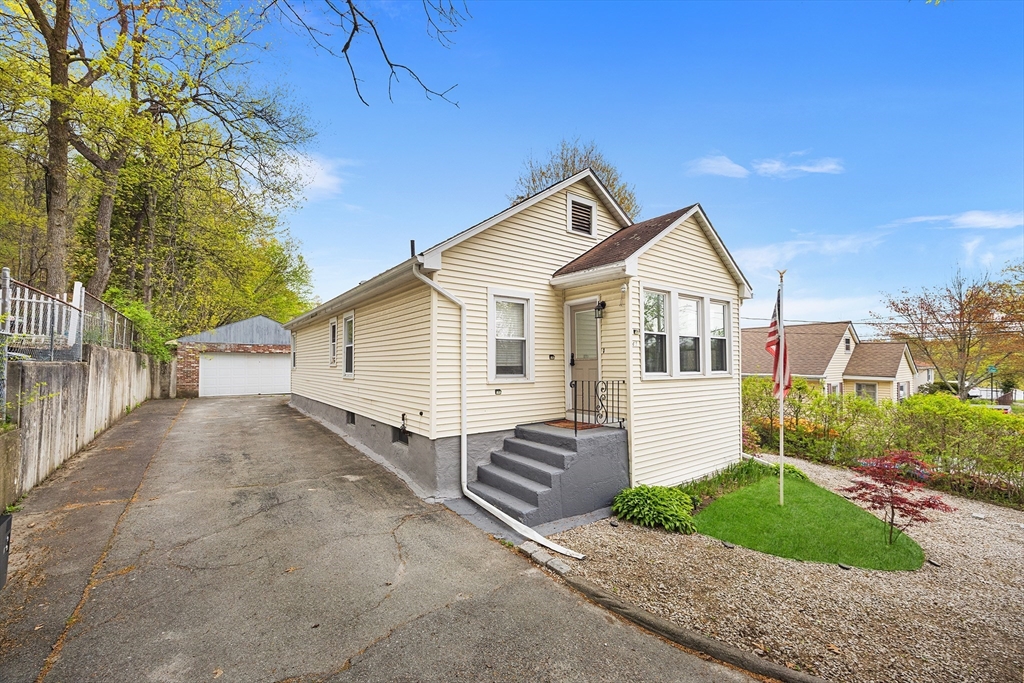 43 Belcourt Rd, Worcester, MA Photo #1