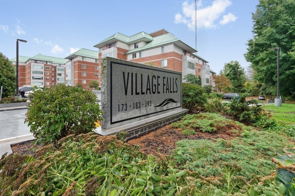 183 Oak Street 405