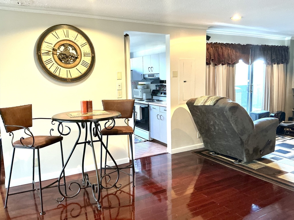 96 Old Colony Ave 558