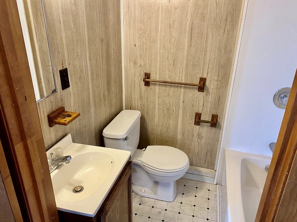 282 Sprague St, Fall River, MA, 282 Sprague St, Fall River, MA Photo #9