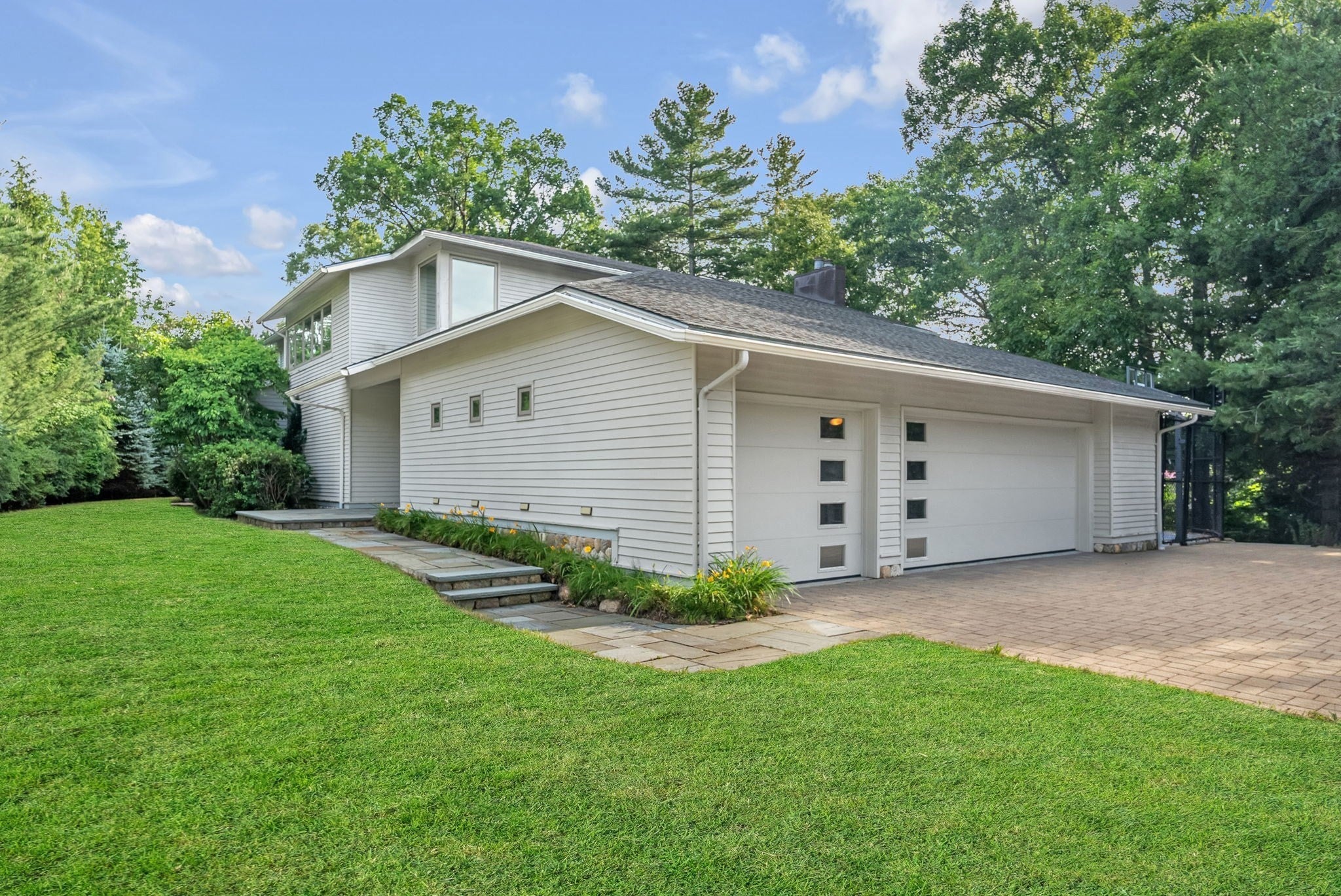 28 Kesseler Way, Newton MA 02467