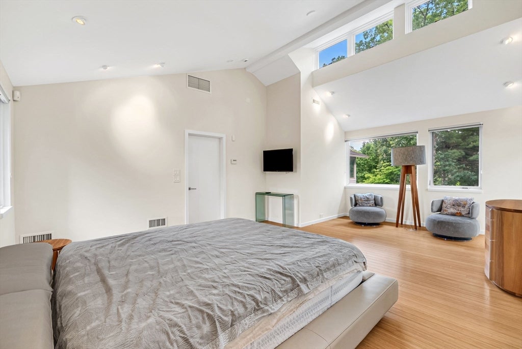 28 Kesseler Way, Newton, MA Photo #16