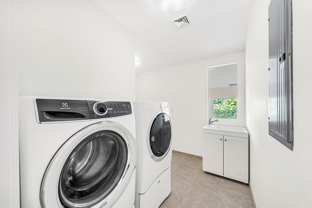 28 Kesseler Way, Newton, MA Photo #35