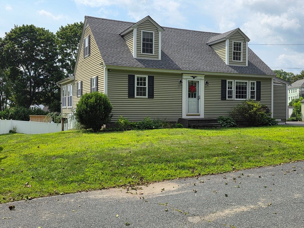 Photo of 14 James St, Dudley, MA