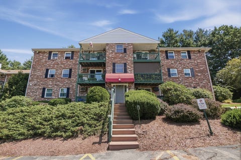 Photo of 75 Huntoon Memorial Highway #4-12, Leicester, MA 01524 (MLS # 73563932)