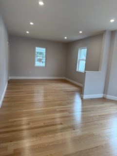 Wakefield, Massachusetts 01880, United States, 2 Bedrooms Bedrooms, ,1 BathroomBathrooms,Residential,Active,96872