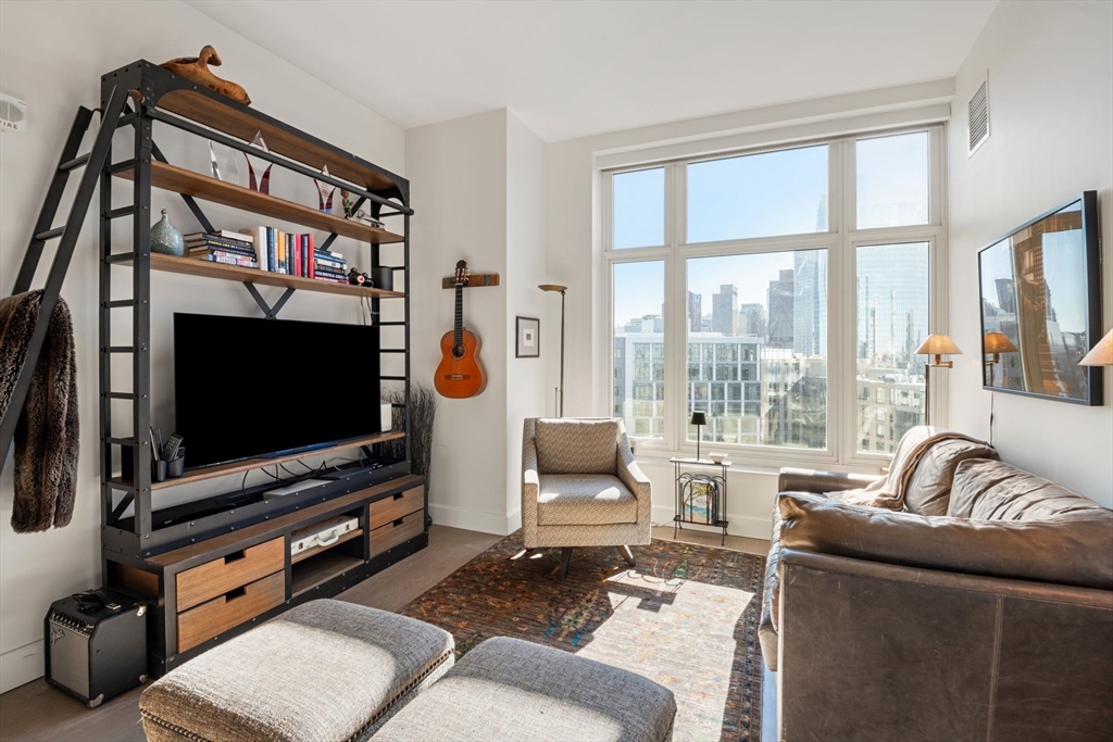 100 Lovejoy Wharf PH-3C Floor 16